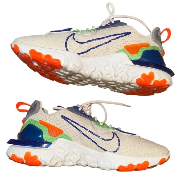 Nike React Vision Hyper Crimson 7.5 - Picture 3 of 8